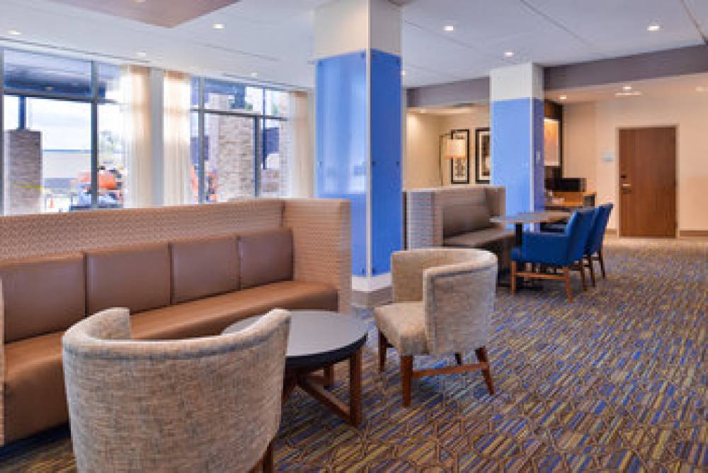 Holiday Inn Express & Suites MALL OF AMERICA - MSP AIRPORT 8