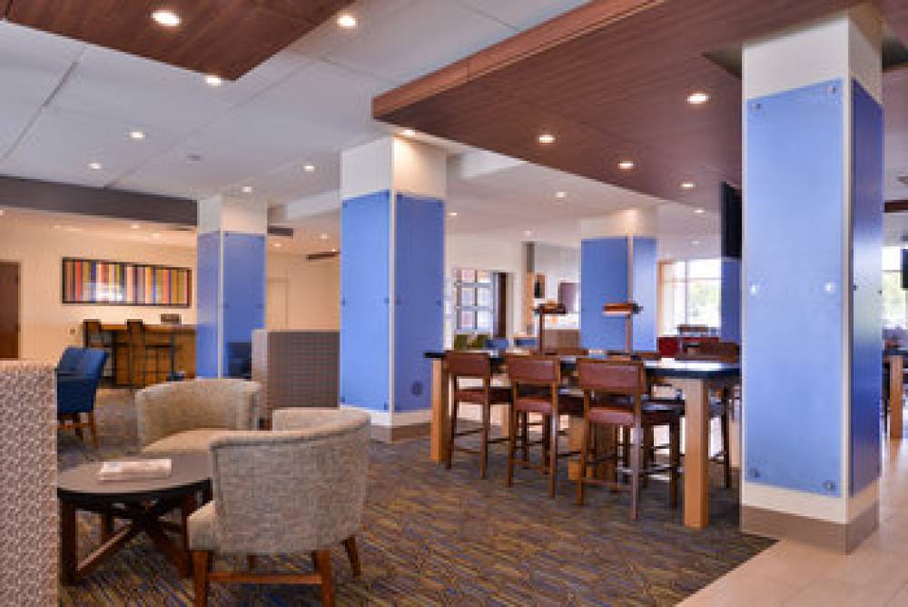 Holiday Inn Express & Suites MALL OF AMERICA - MSP AIRPORT 6