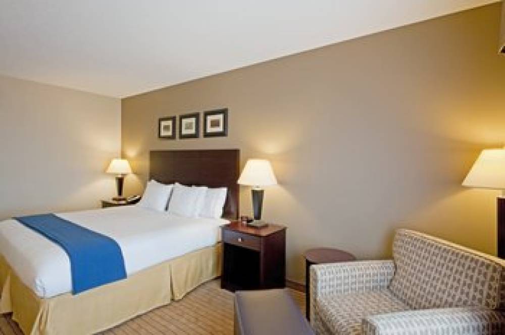 Holiday Inn Express & Suites MALONE 5