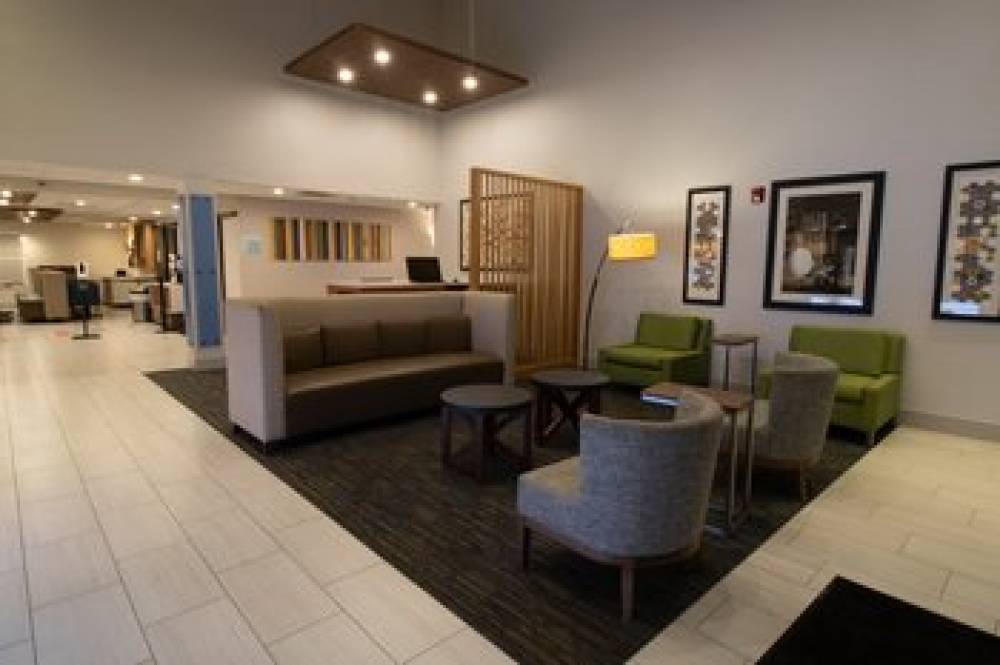 Holiday Inn Express & Suites MANASSAS 10