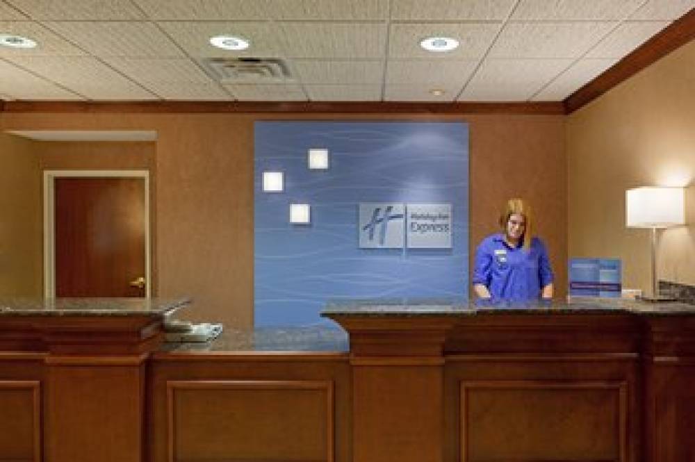 Holiday Inn Express & Suites MANCHESTER-AIRPORT 5