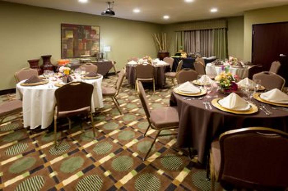 Holiday Inn Express & Suites MARBLE FALLS 3