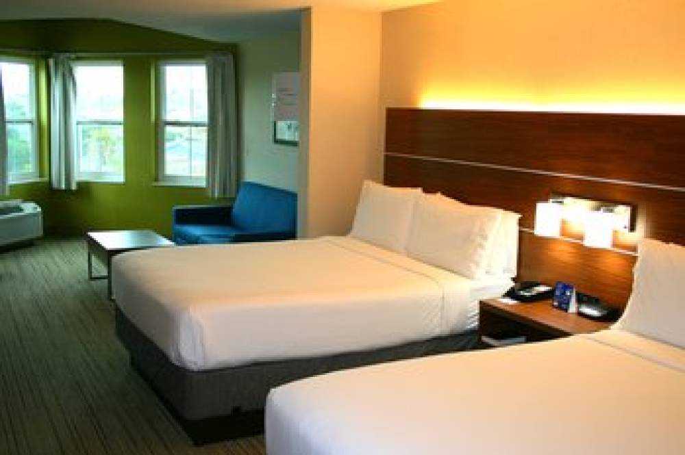 Holiday Inn Express & Suites MARINA - STATE BEACH AREA 8