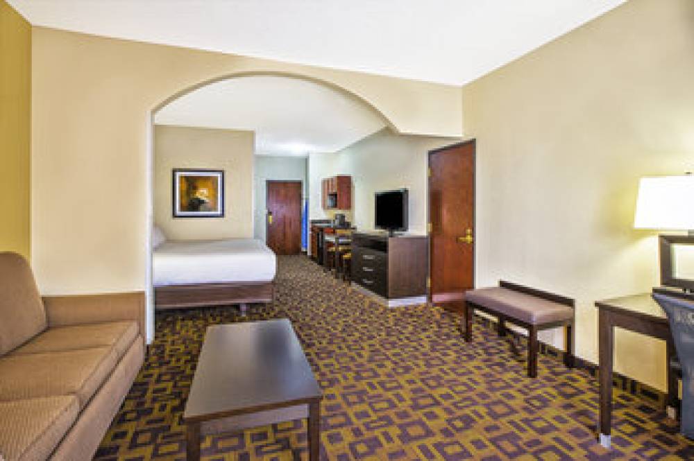 Holiday Inn Express & Suites MARYSVILLE 4