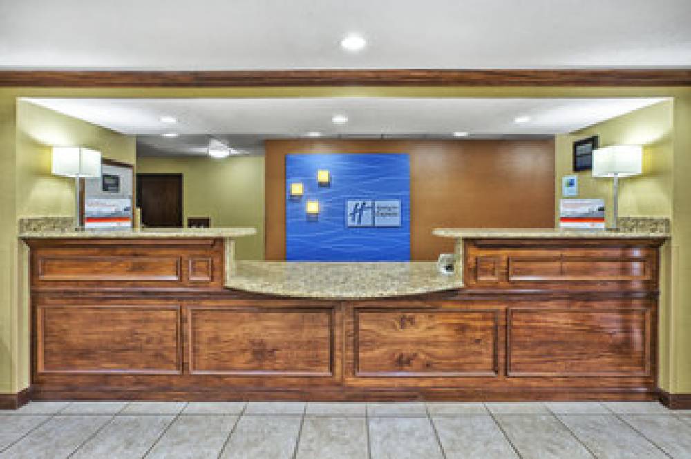 Holiday Inn Express & Suites MARYSVILLE 3