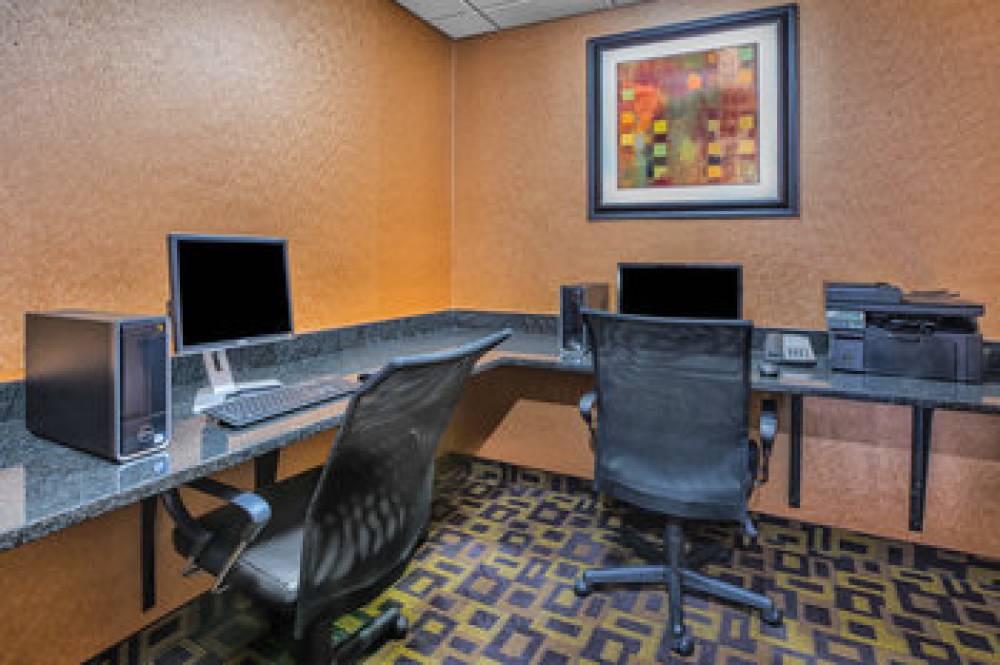 Holiday Inn Express & Suites MARYSVILLE 9