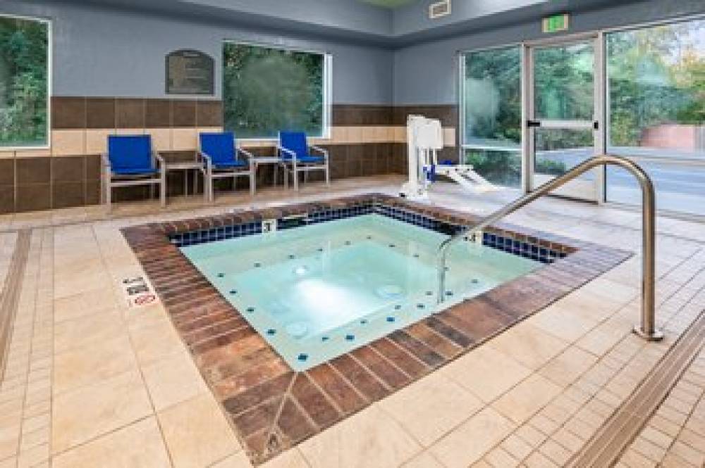 Holiday Inn Express & Suites MARYSVILLE 8