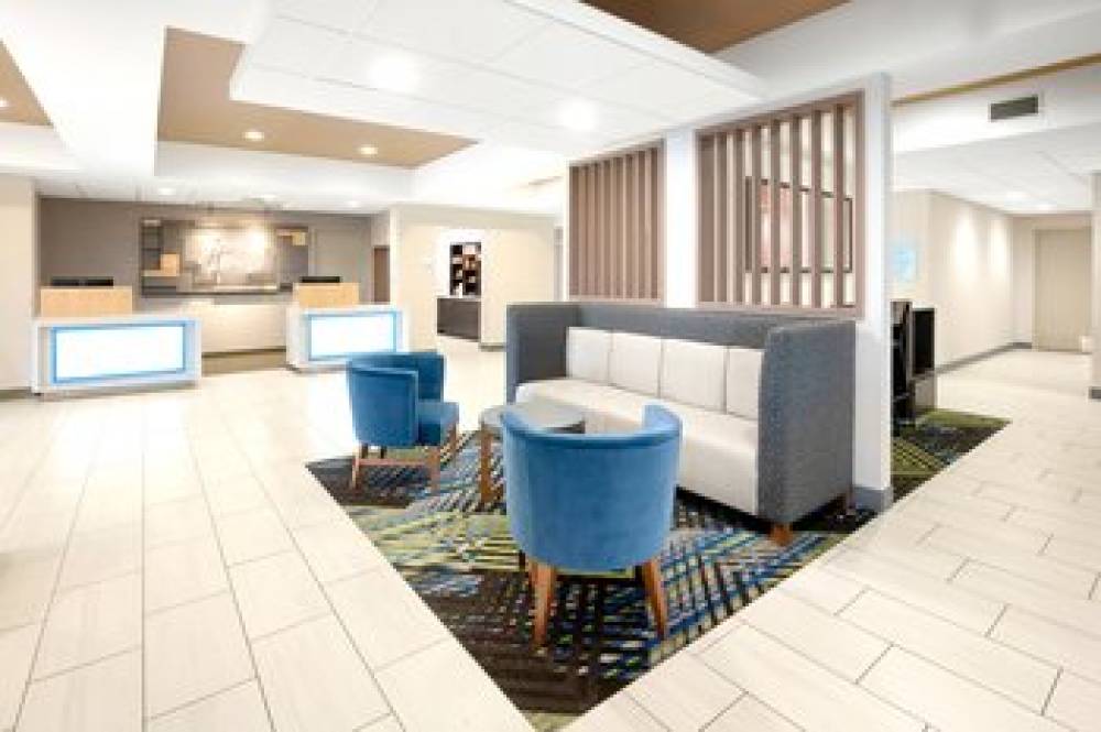 Holiday Inn Express & Suites MARYSVILLE 4