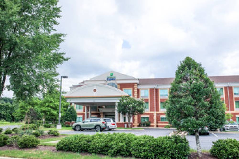 Holiday Inn Express & Suites MEMPHIS/GERMANTOWN 7