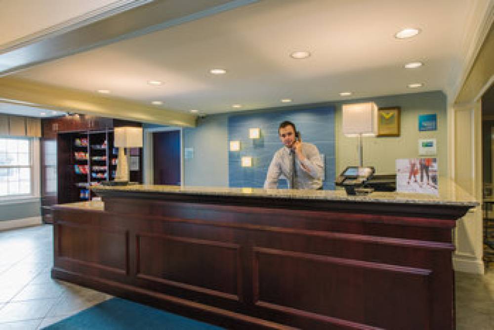 Holiday Inn Express & Suites MERRIMACK 2