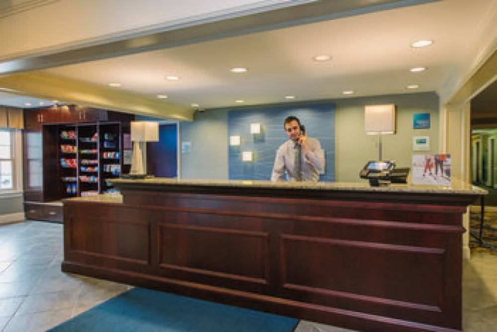 Holiday Inn Express & Suites MERRIMACK 3