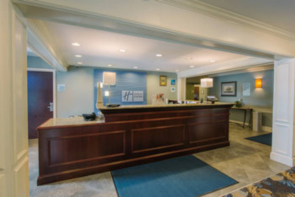 Holiday Inn Express & Suites MERRIMACK 5