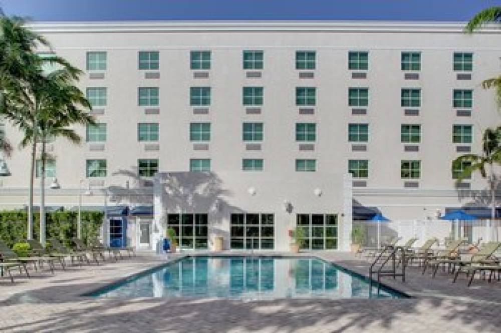 Holiday Inn Express & Suites MIAMI-KENDALL 2