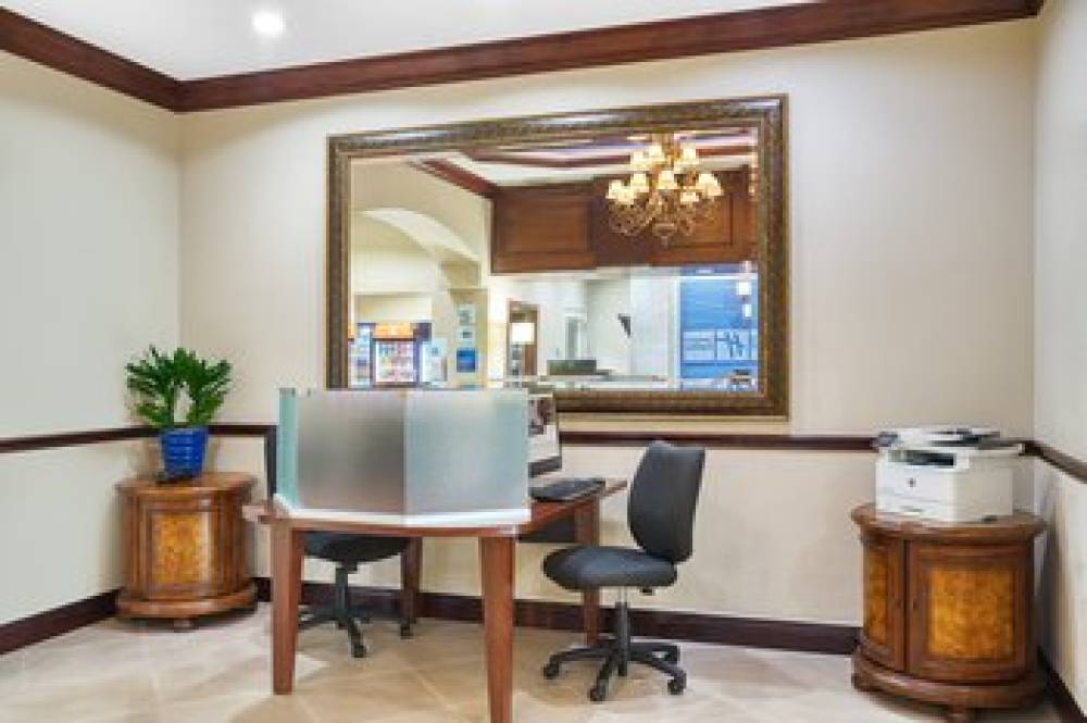 Holiday Inn Express & Suites MIAMI-KENDALL 8