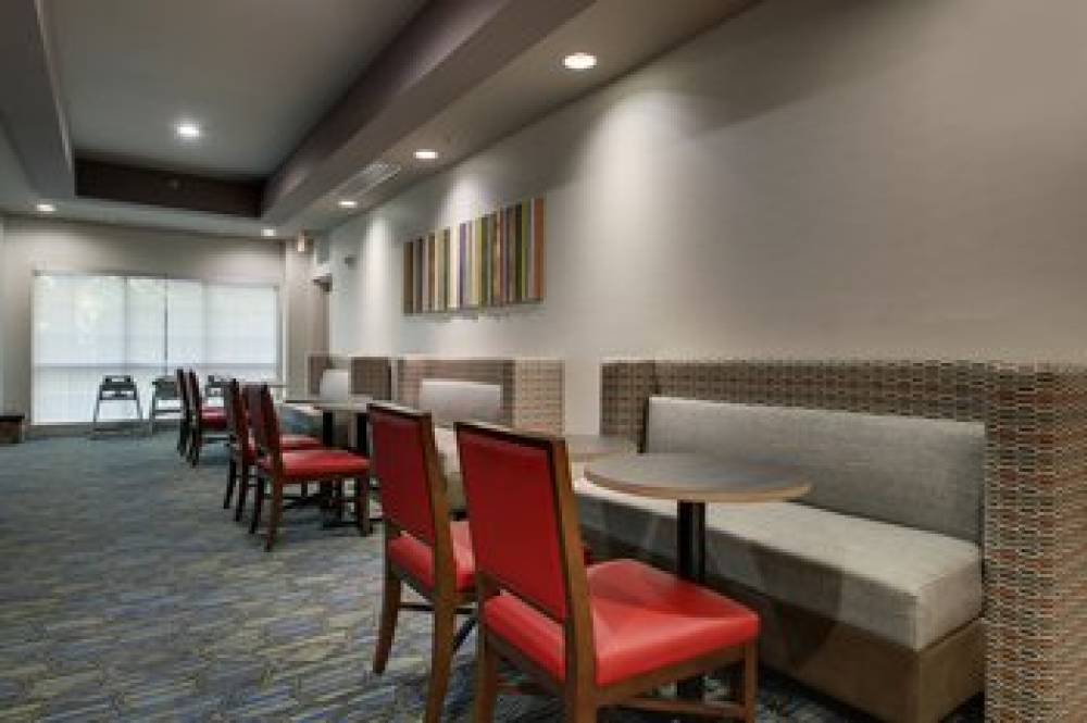 Holiday Inn Express & Suites MIDDLEBORO RAYNHAM 8