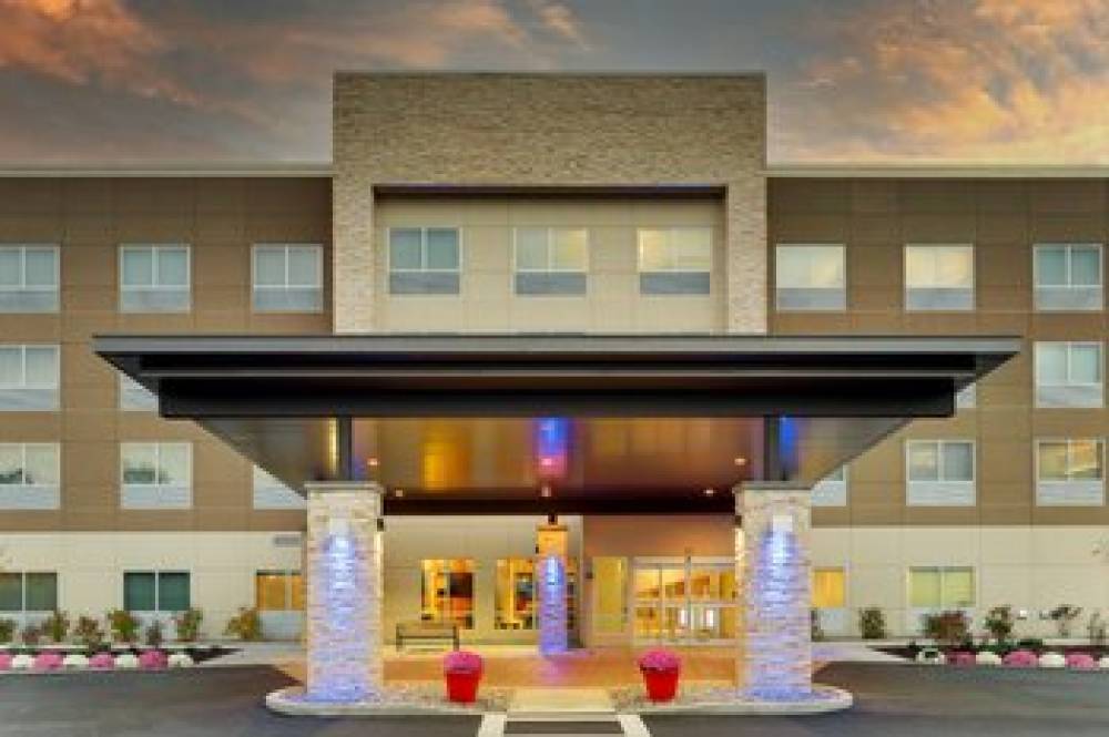 Holiday Inn Express & Suites Middletown Goshen