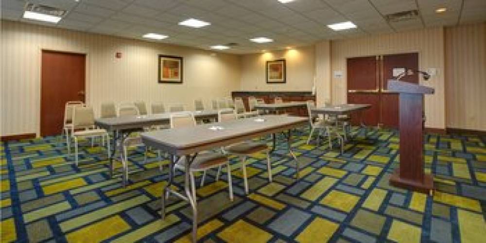 Holiday Inn Express & Suites MIDWEST CITY 8