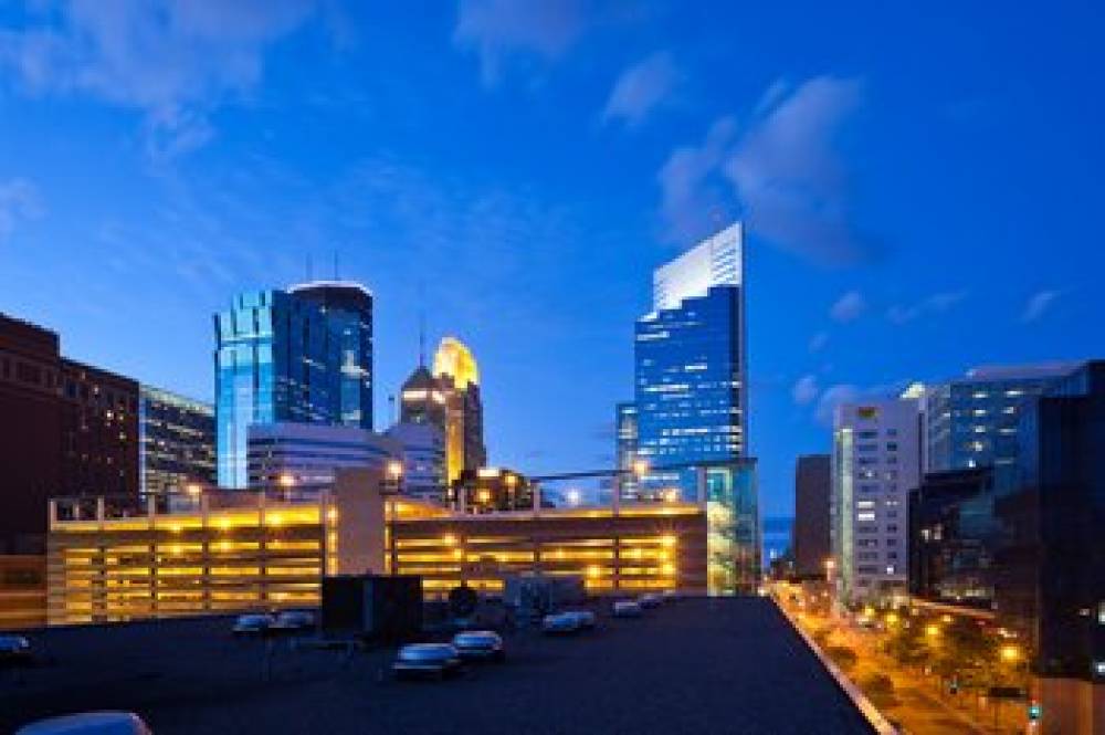 Holiday Inn Express & Suites MINNEAPOLIS-DWTN (CONV CTR) 4