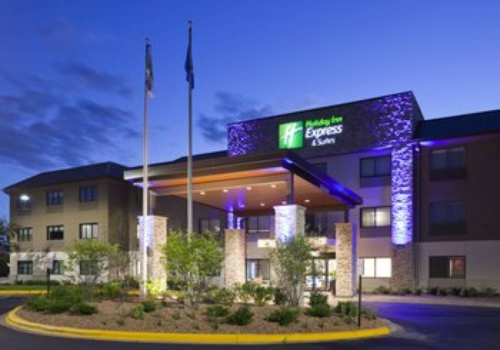 Holiday Inn Express & Suites MINNEAPOLIS (GOLDEN VALLEY) 1