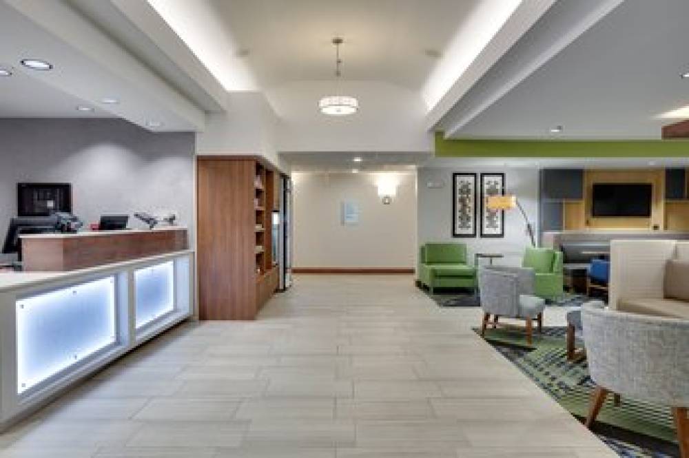 Holiday Inn Express & Suites MITCHELL 6