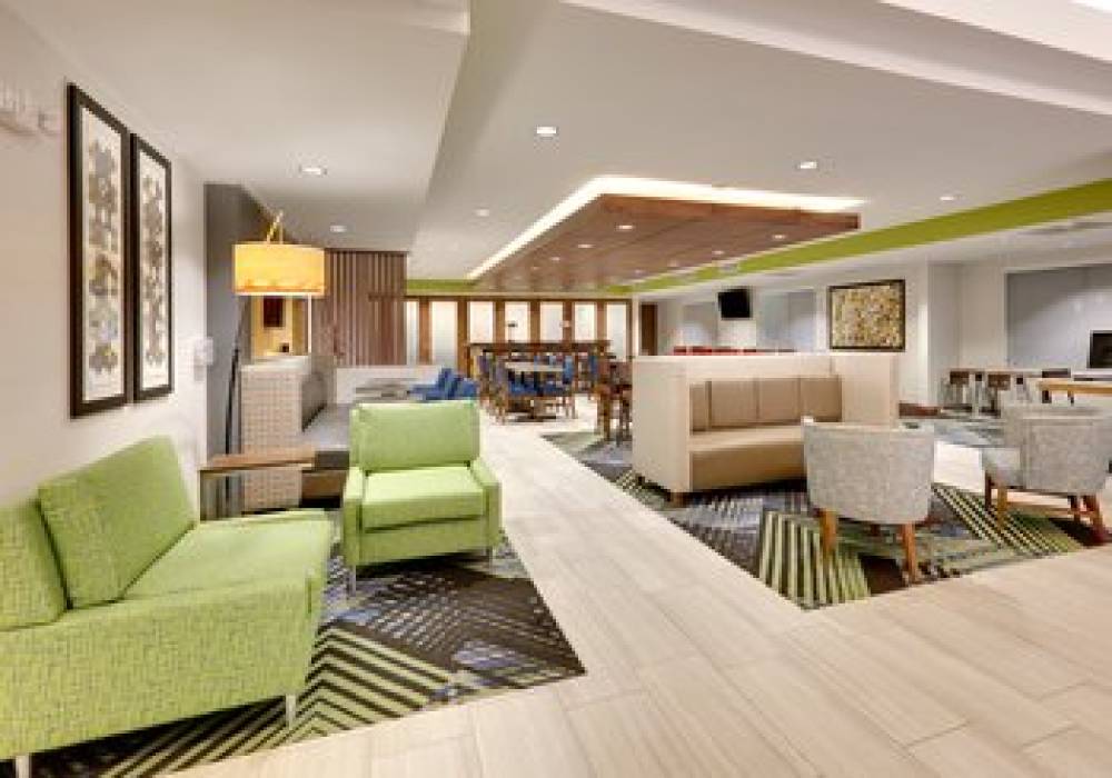 Holiday Inn Express & Suites MITCHELL 4