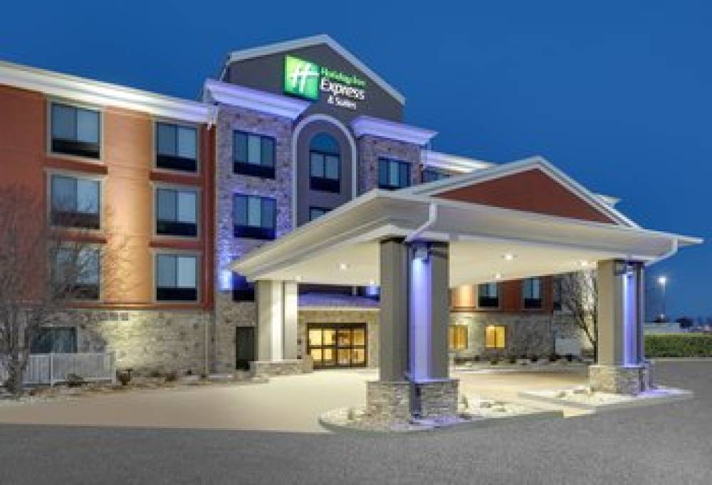 Holiday Inn Express & Suites MITCHELL 1