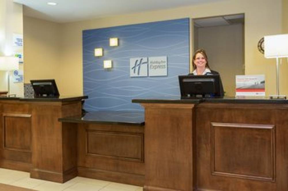 Holiday Inn Express & Suites MOULTRIE 4