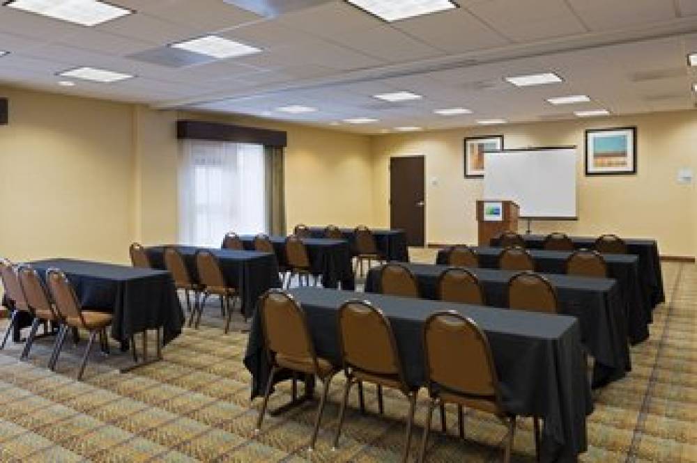 Holiday Inn Express & Suites MOULTRIE 10