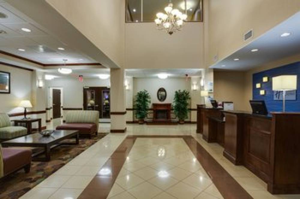 Holiday Inn Express & Suites MOULTRIE 8