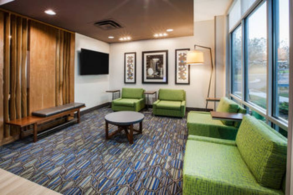 Holiday Inn Express & Suites MURRAY 4