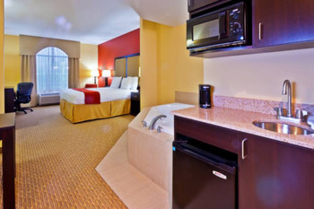 Holiday Inn Express & Suites NASHVILLE-OPRYLAND 4