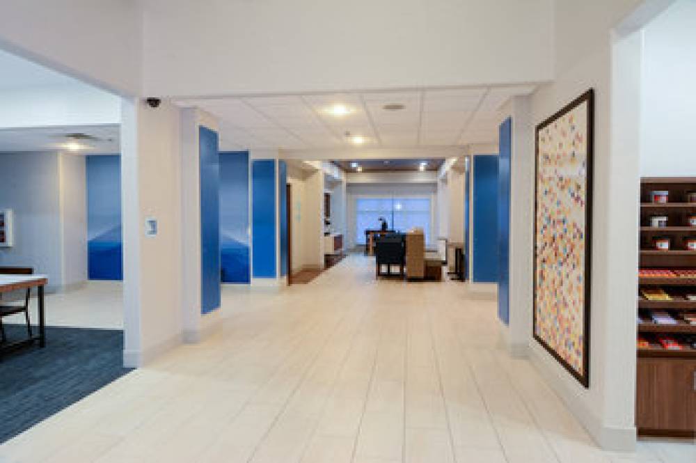 Holiday Inn Express & Suites New Boston