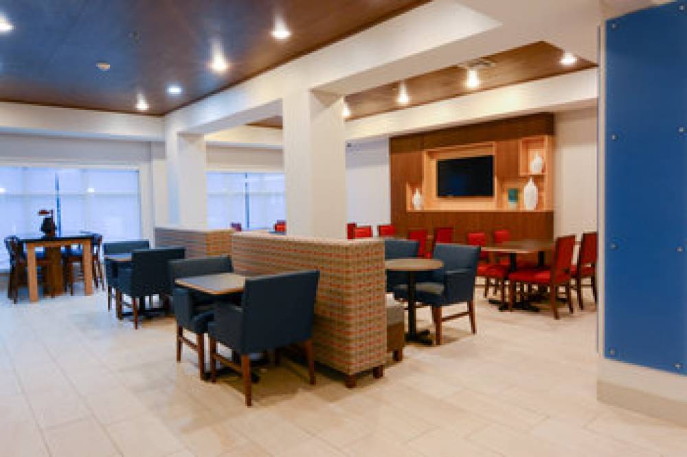 Holiday Inn Express & Suites NEW BOSTON 4