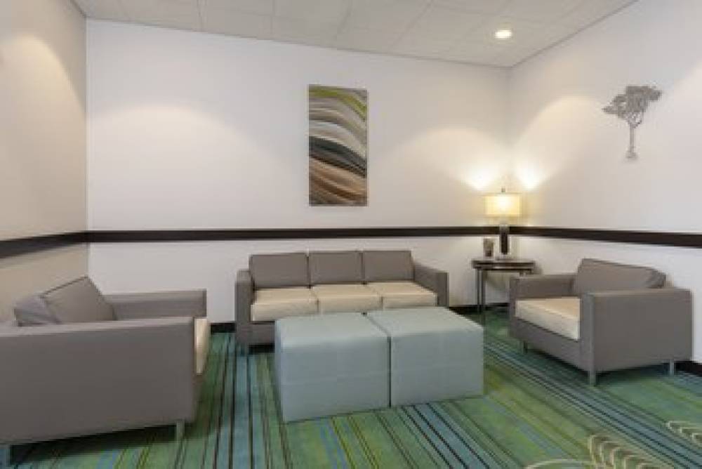 Holiday Inn Express & Suites NEW PHILADELPHIA 2