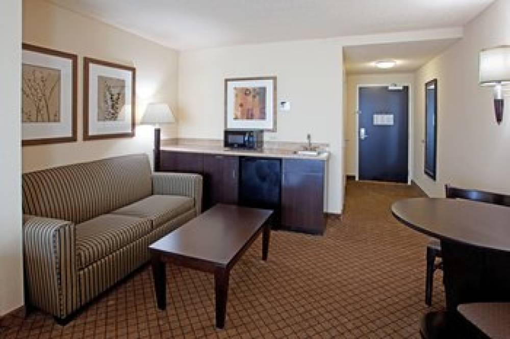 Holiday Inn Express & Suites NEWBERRY 3