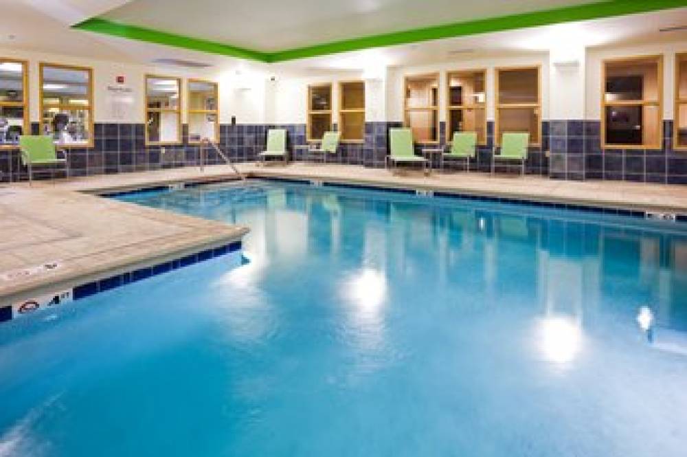 Holiday Inn Express & Suites NEWPORT SOUTH 8