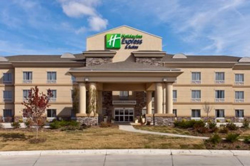 Holiday Inn Express & Suites Newton