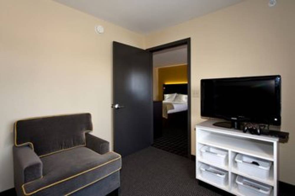 Holiday Inn Express & Suites NEWTON 7