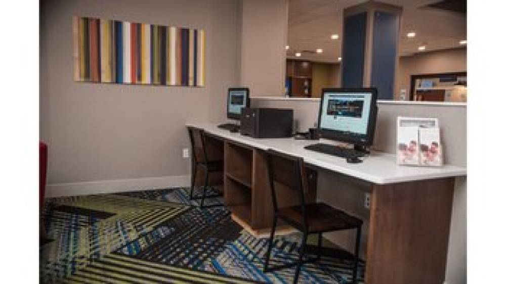 Holiday Inn Express & Suites NORFOLK 2