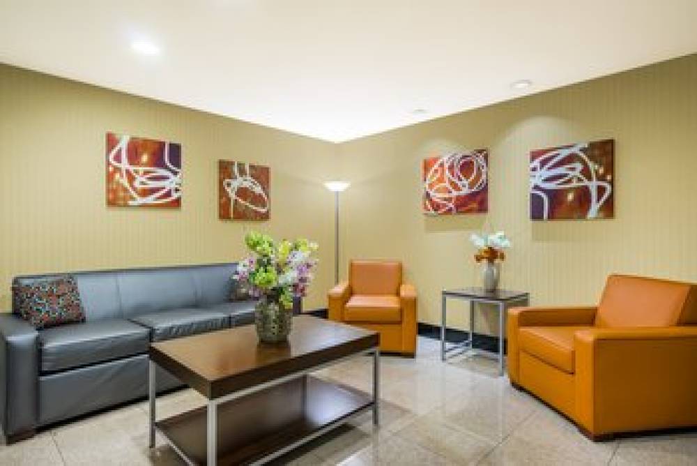 Holiday Inn Express & Suites NORTH EAST 5