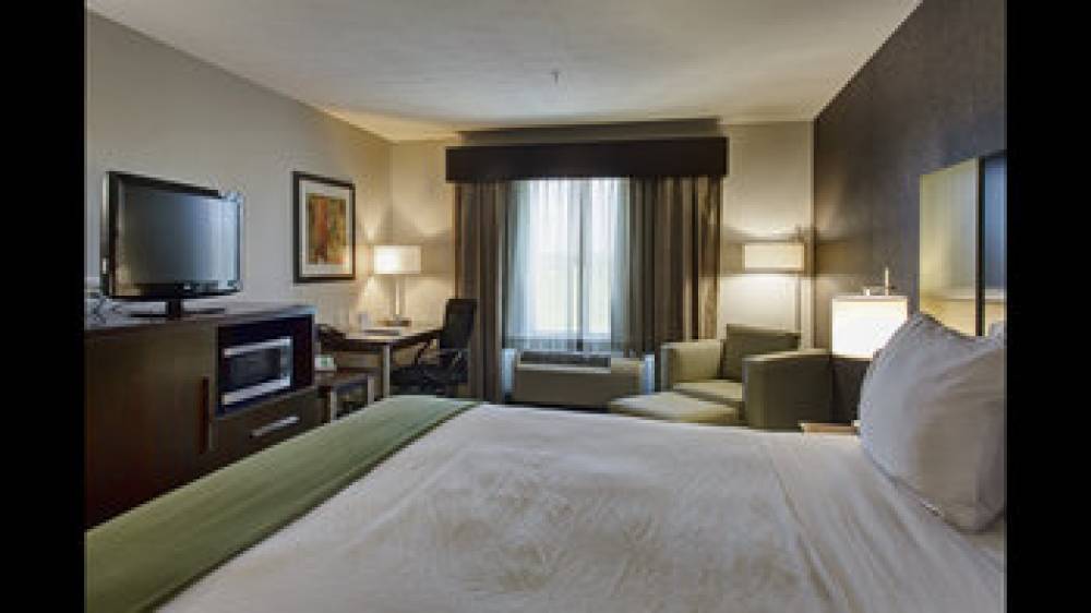 Holiday Inn Express & Suites NORTH FREMONT 9