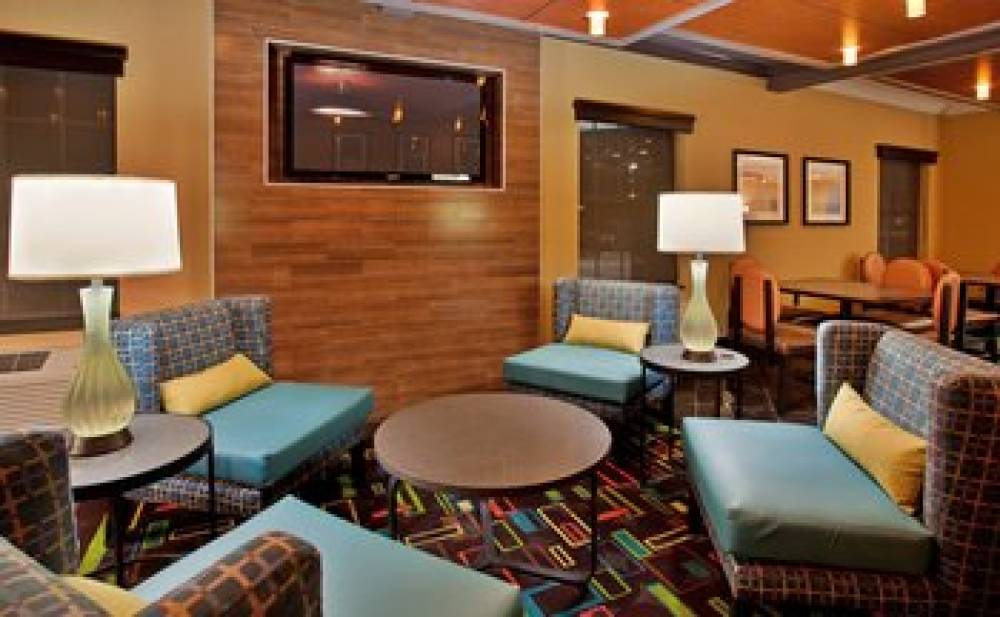 Holiday Inn Express & Suites NORTH KANSAS CITY 2