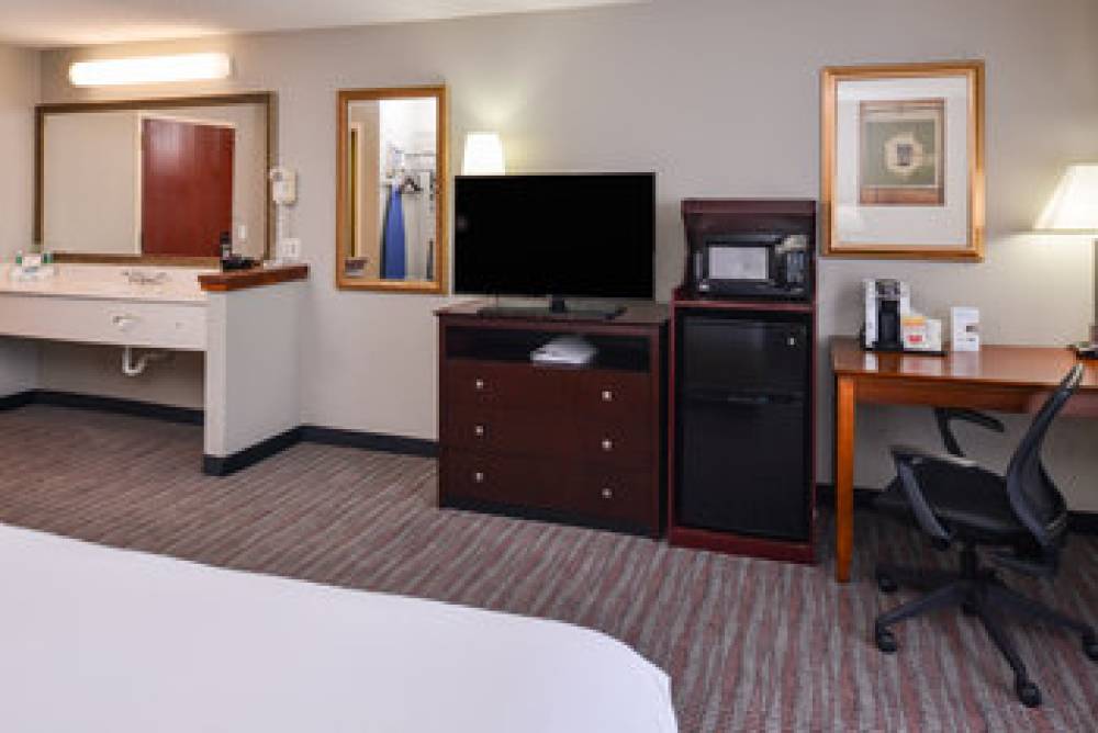 Holiday Inn Express & Suites NORTH LITTLE ROCK 6