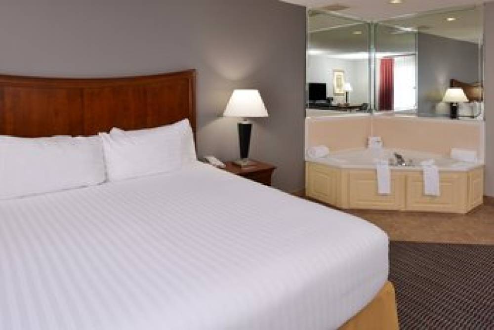 Holiday Inn Express & Suites NORTH LITTLE ROCK 2