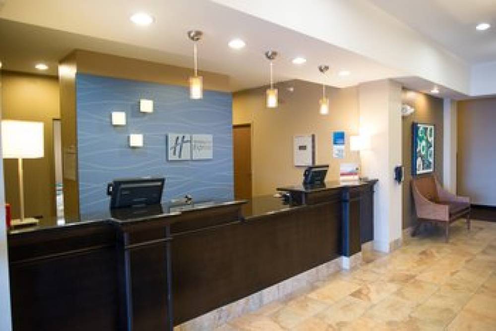 Holiday Inn Express & Suites NORTHWOOD 7