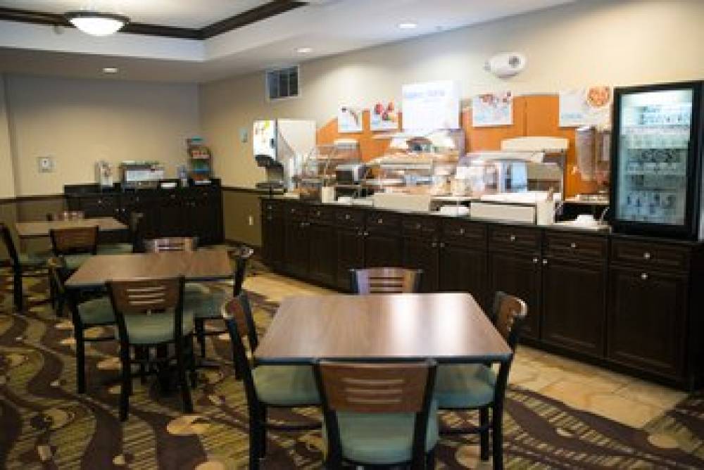 Holiday Inn Express & Suites NORTHWOOD 9