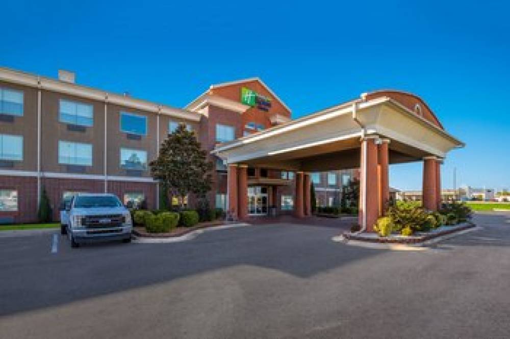 Holiday Inn Express & Suites OKMULGEE 1