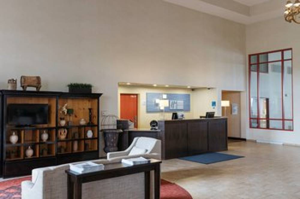 Holiday Inn Express & Suites OLATHE NORTH 7