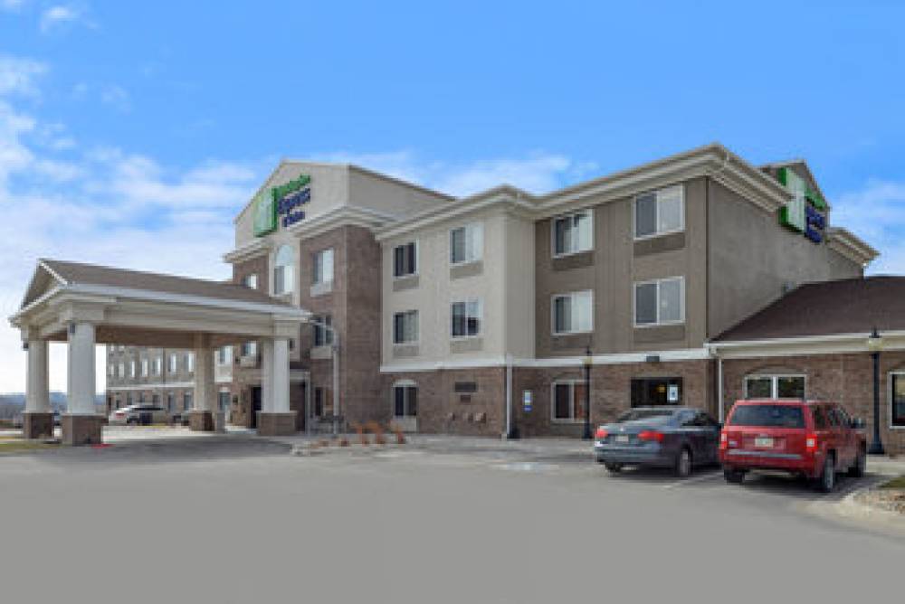 Holiday Inn Express & Suites OMAHA WEST 1