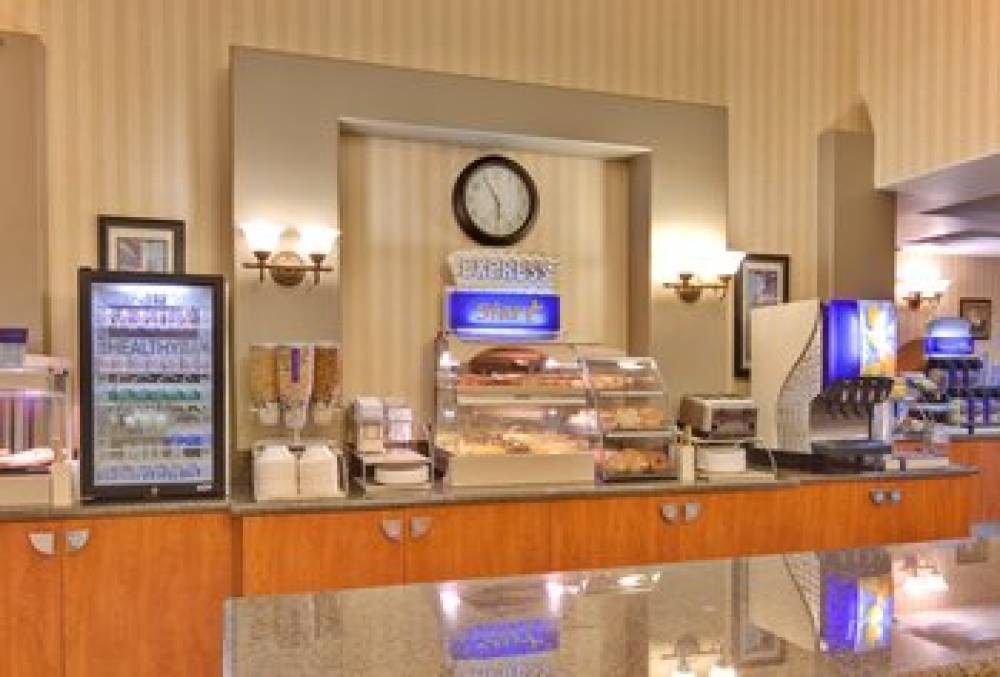 Holiday Inn Express & Suites ONTARIO AIRPORT-MILLS MALL 9